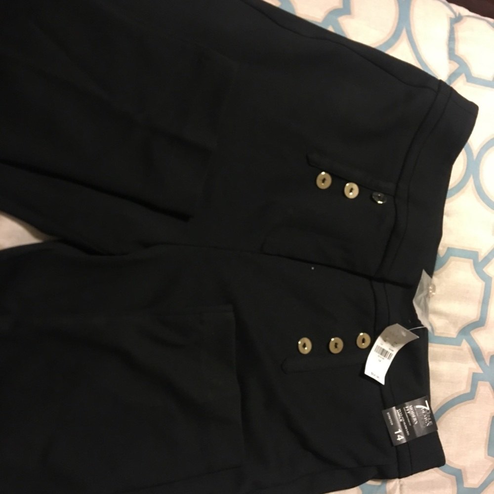 Women’s pants. New York & Company - Picture 2 of 3